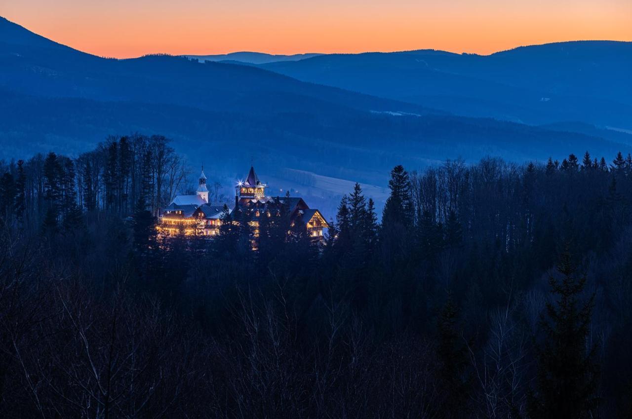 Hotel Krizovy Vrch เยเซนิค ภายนอก รูปภาพ
