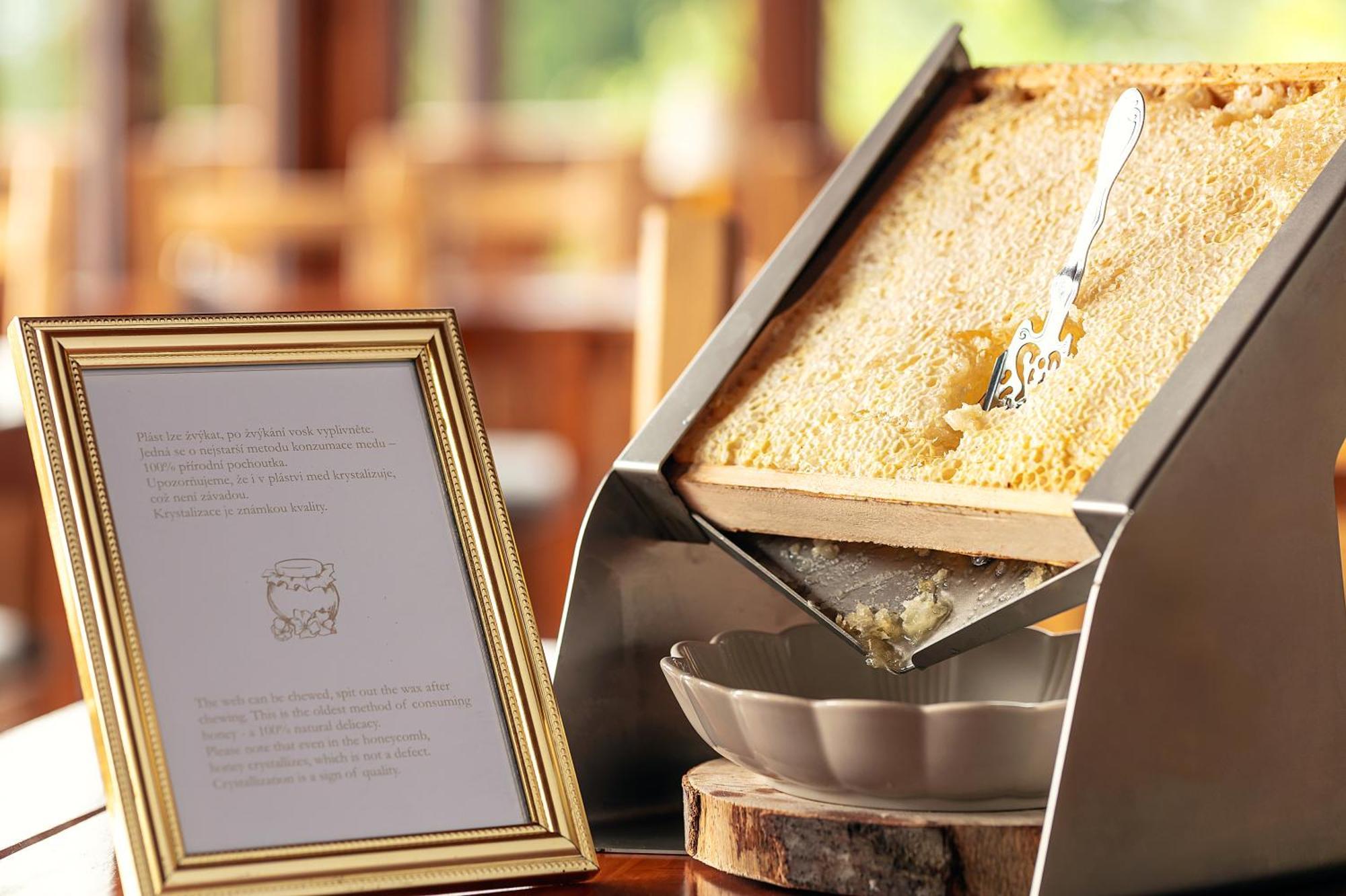 Hotel Krizovy Vrch เยเซนิค ภายนอก รูปภาพ
