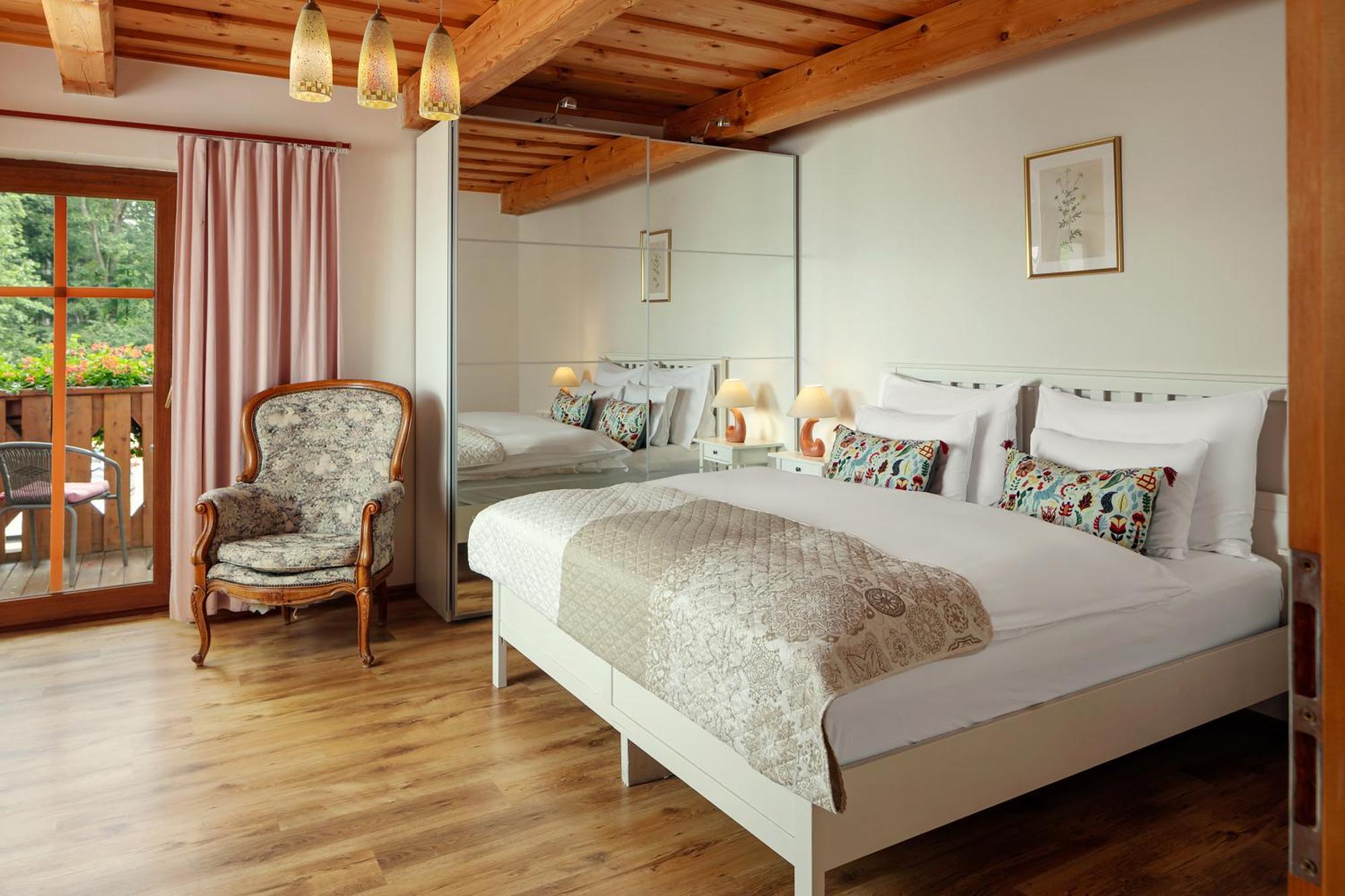 Hotel Krizovy Vrch เยเซนิค ภายนอก รูปภาพ